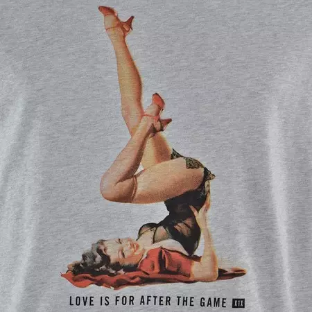 K1x  Camiseta Pin-Up Tee (Cinza)