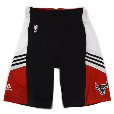 Adidas NBA Short Niño Bulls Winter Hoops (negro/blanco/rojo)