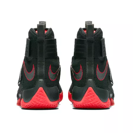 LeBron Soldier 10 SFG "Bulls" (060/black/red/black)