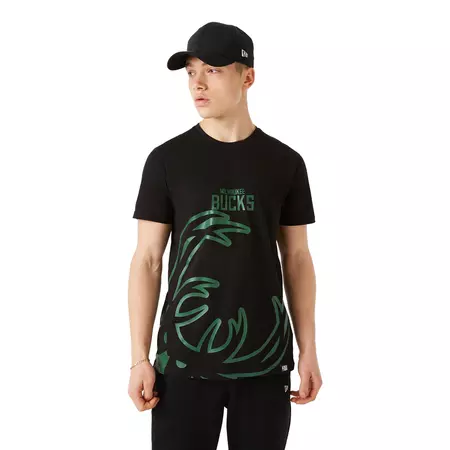 New Era NBA Milwaukee Bucks Enlarged Logo T-shirt