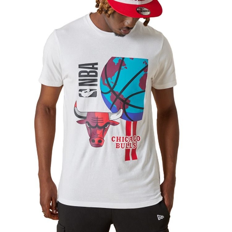 Adicionar ao carrinho New Era NBA Chicago Bulls Basketball Globe Graphic T-shirt "White" New Era NBA Chicago Bulls Basketball Globe Graphic T-shirt "White"
