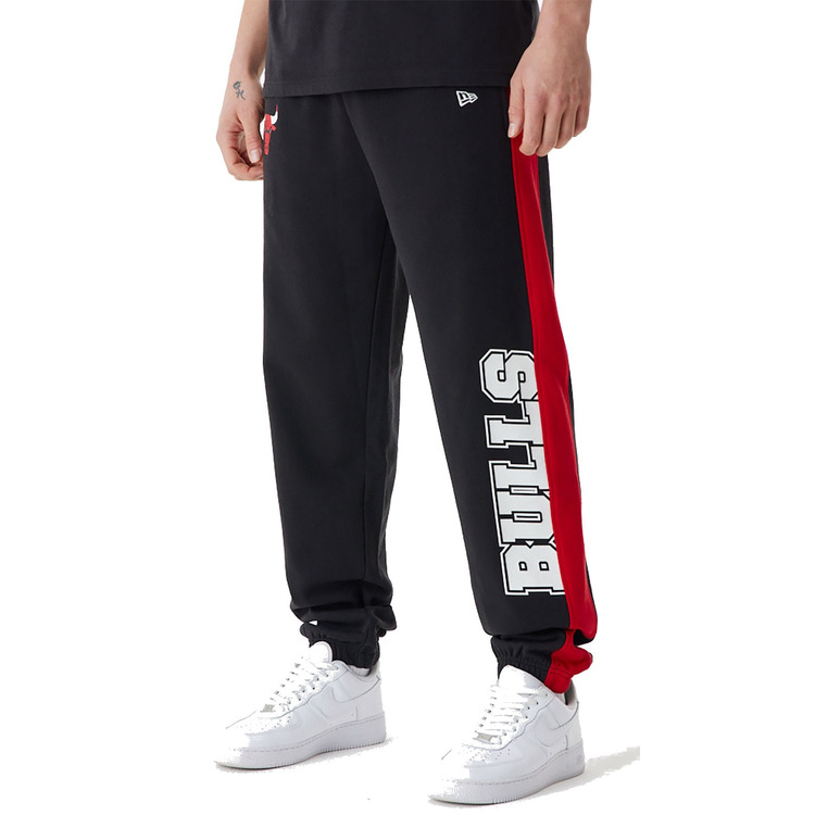 Adicionar ao carrinho New Era NBA Chicago Bulls Large Graphic Joggers "Black" New Era NBA Chicago Bulls Large Graphic Joggers "Black"