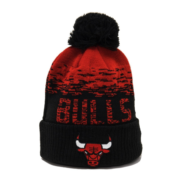 Adicionar ao carrinho New Era NBA Chicago Bulls Sport Knit Cuff Beanie Pompom New Era NBA Chicago Bulls Sport Knit Cuff Beanie Pompom