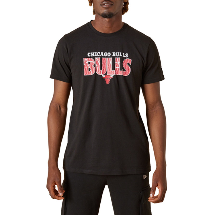 Adicionar ao carrinho New Era NBA Chicago Bulls Wordmark Court Infill T-Shirt "Black" New Era NBA Chicago Bulls Wordmark Court Infill T-Shirt "Black"