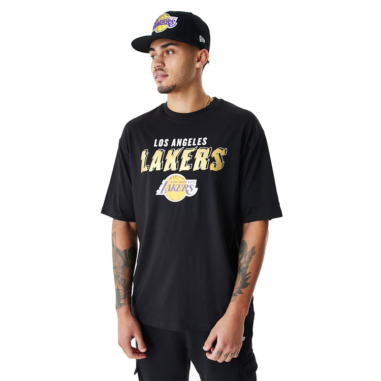 Adicionar ao carrinho New Era NBA L.A Lakers Team Script Oversized T-Shirt New Era NBA L.A Lakers Team Script Oversized T-Shirt
