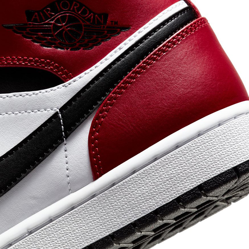 nike jordan 1 mid chicago toe