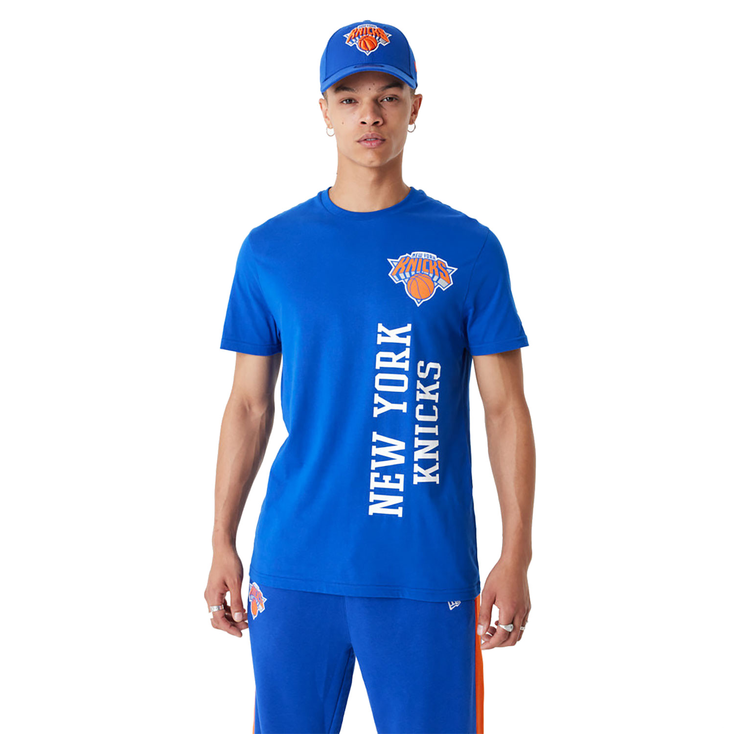 https://www.manelsanchez.pt/uploads/media/images/new-era-nba-new-york-knicks-team-colour-t-shirt-1.jpg